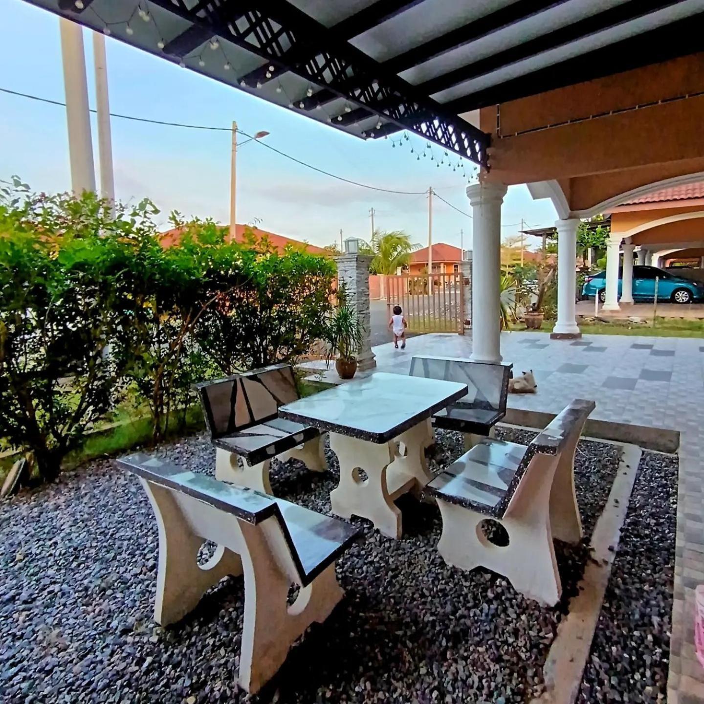 Ebnur Homestay Arau Extérieur photo